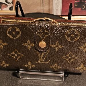 Louis Vuitton Monogram Coated Canvas Kisslock Wallet